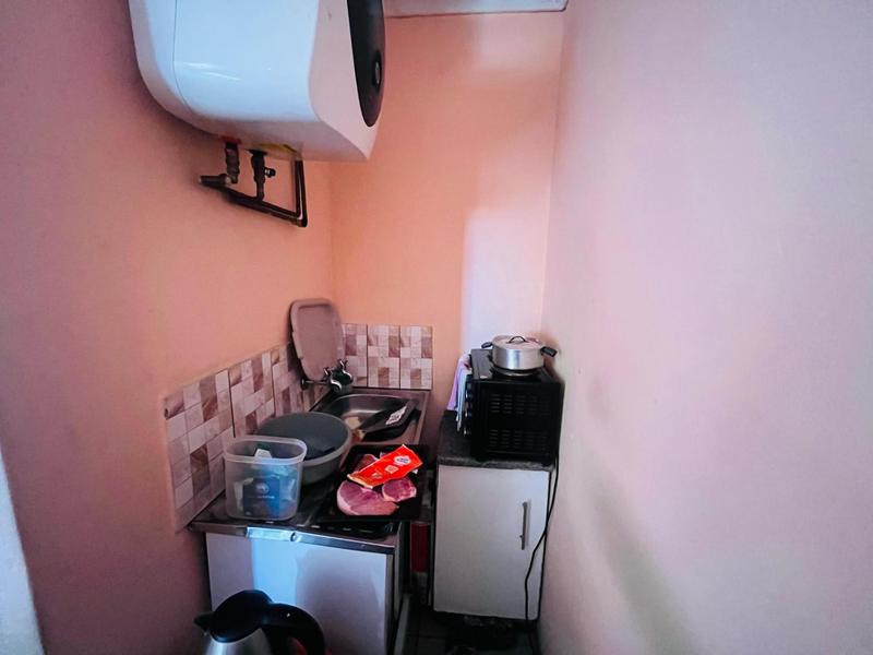 8 Bedroom Property for Sale in Clayville Gauteng