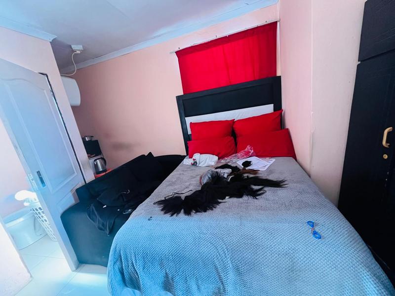 8 Bedroom Property for Sale in Clayville Gauteng