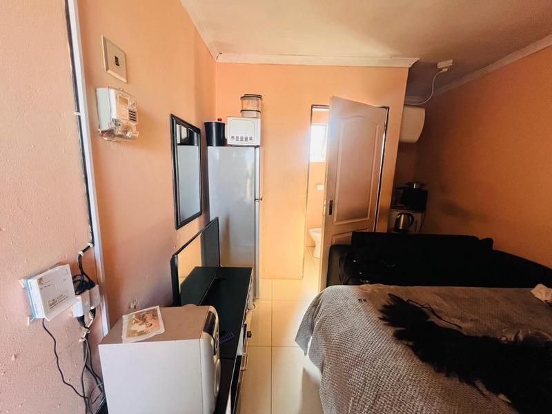 8 Bedroom Property for Sale in Clayville Gauteng