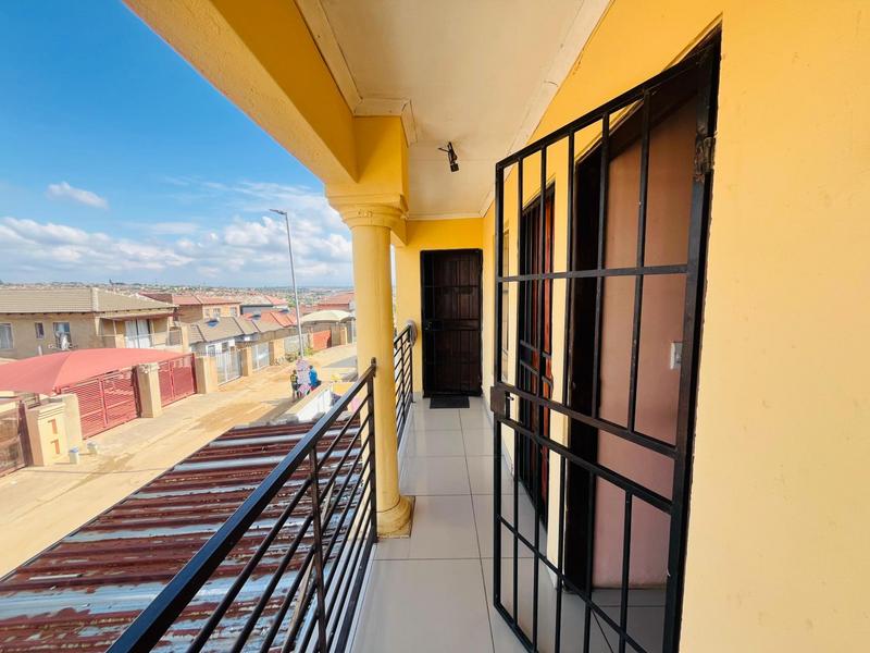 8 Bedroom Property for Sale in Clayville Gauteng