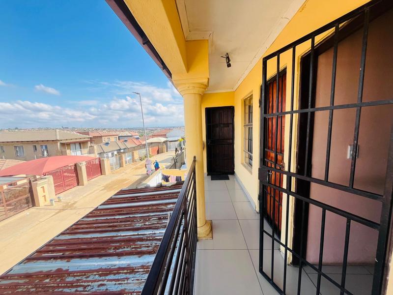 8 Bedroom Property for Sale in Clayville Gauteng