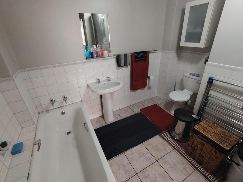 3 Bedroom Property for Sale in Die Hoewes Gauteng