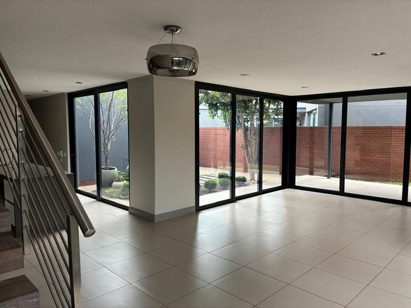 To Let 4 Bedroom Property for Rent in Waterkloof Ridge Gauteng