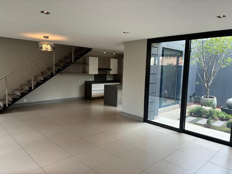 To Let 4 Bedroom Property for Rent in Waterkloof Ridge Gauteng