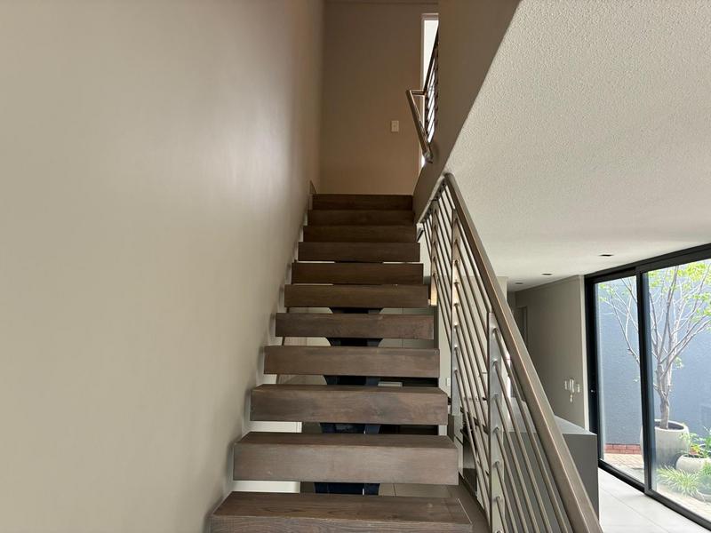 To Let 4 Bedroom Property for Rent in Waterkloof Ridge Gauteng