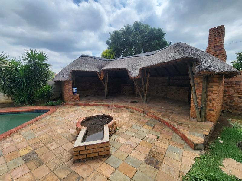 4 Bedroom Property for Sale in Brackenhurst Gauteng