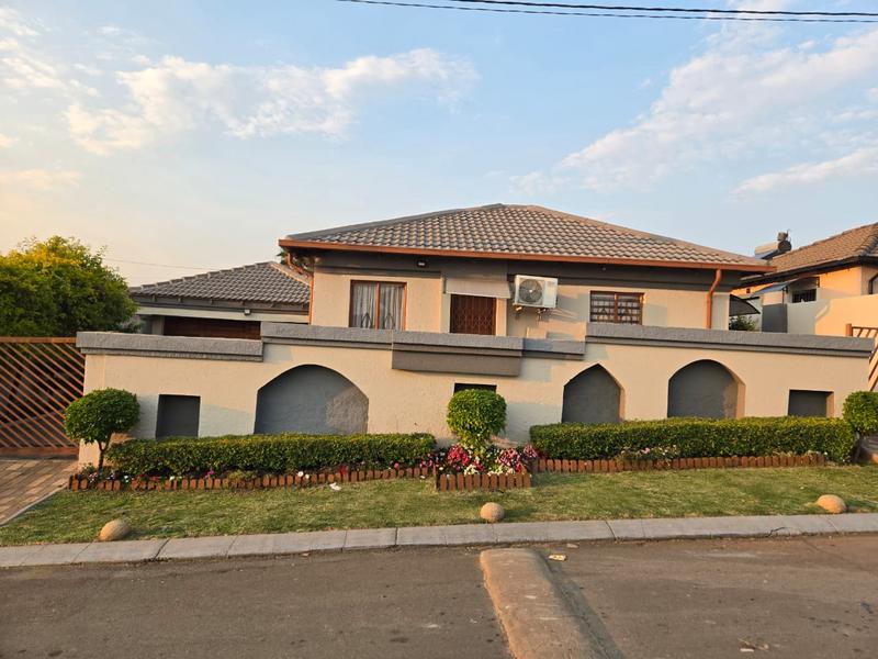 3 Bedroom Property for Sale in Clayville Gauteng