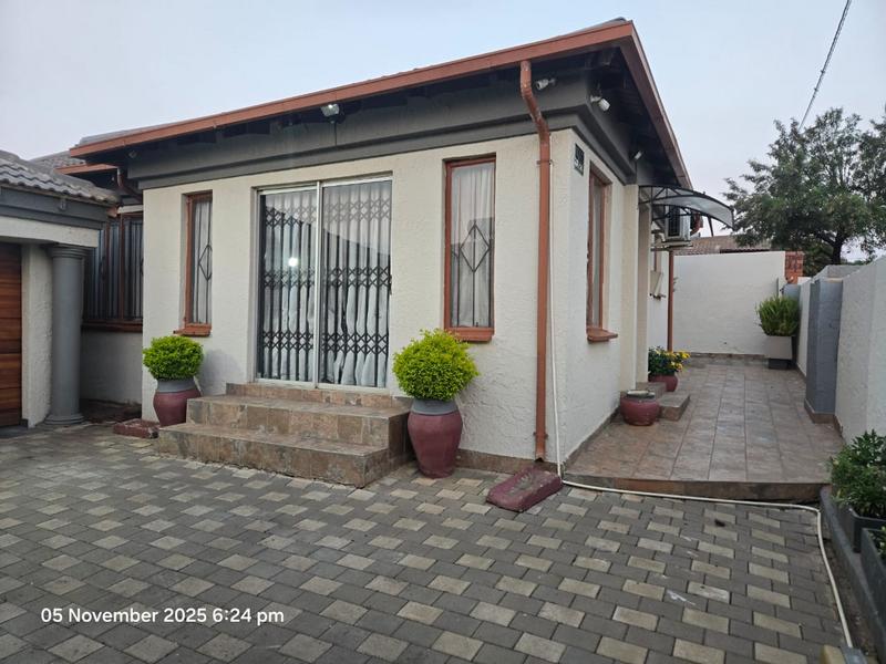 3 Bedroom Property for Sale in Clayville Gauteng
