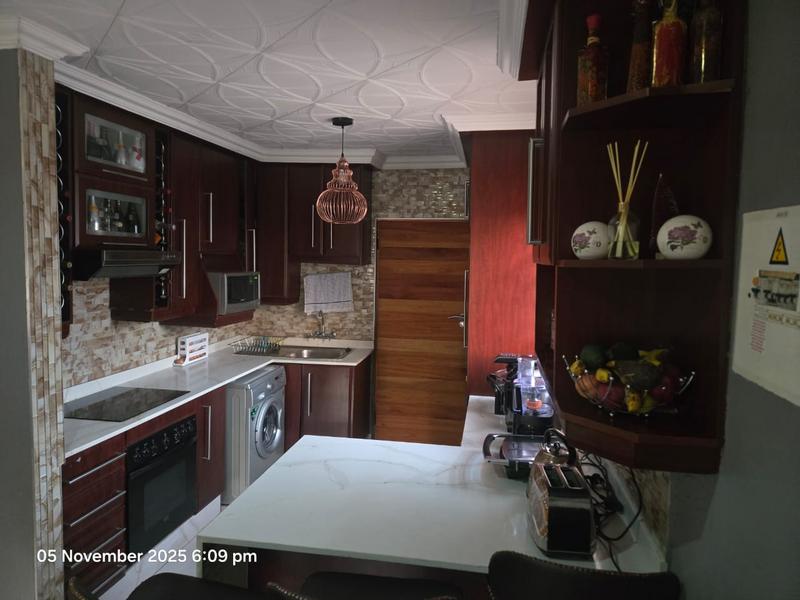 3 Bedroom Property for Sale in Clayville Gauteng