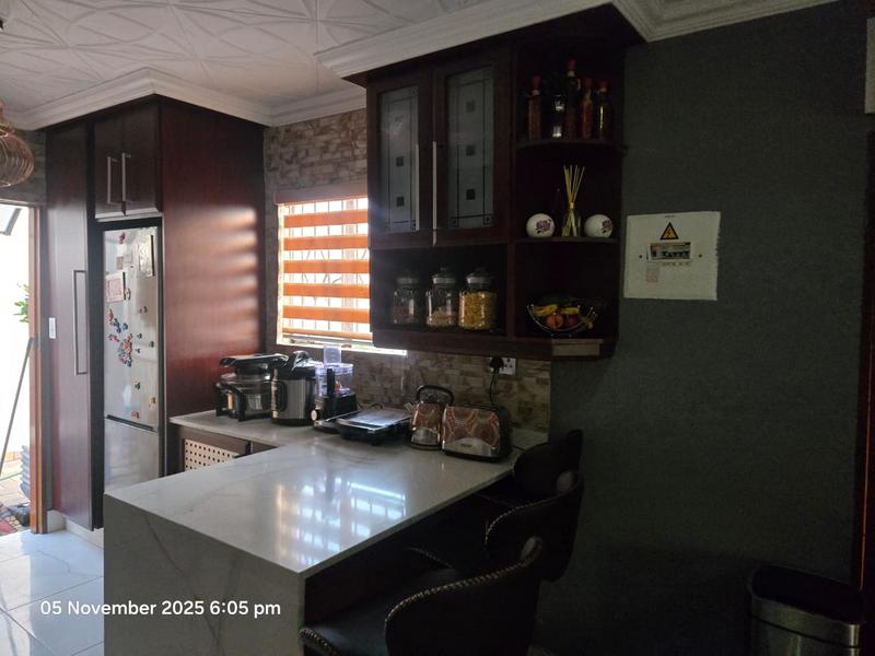 3 Bedroom Property for Sale in Clayville Gauteng