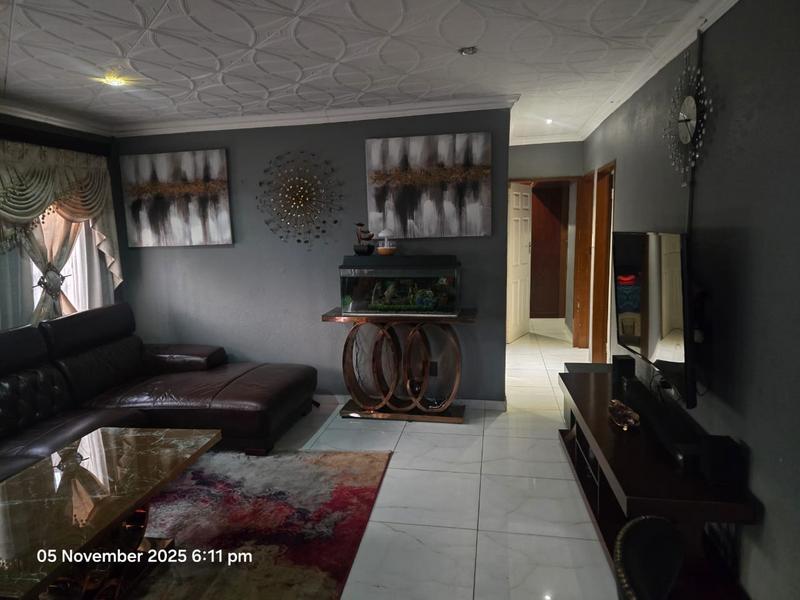 3 Bedroom Property for Sale in Clayville Gauteng