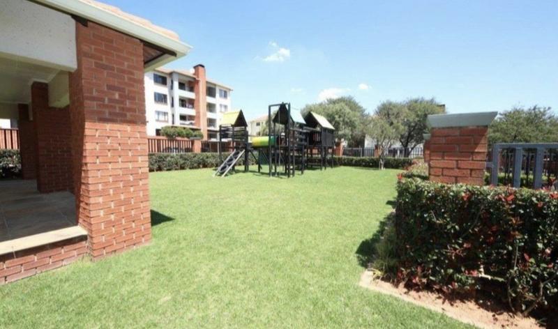 To Let 2 Bedroom Property for Rent in Greenstone Hill Gauteng