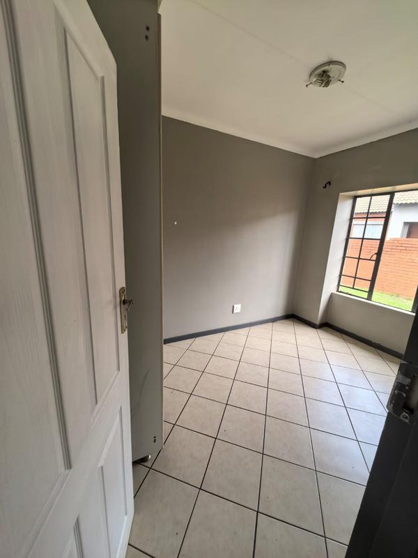 3 Bedroom Property for Sale in Monavoni Gauteng