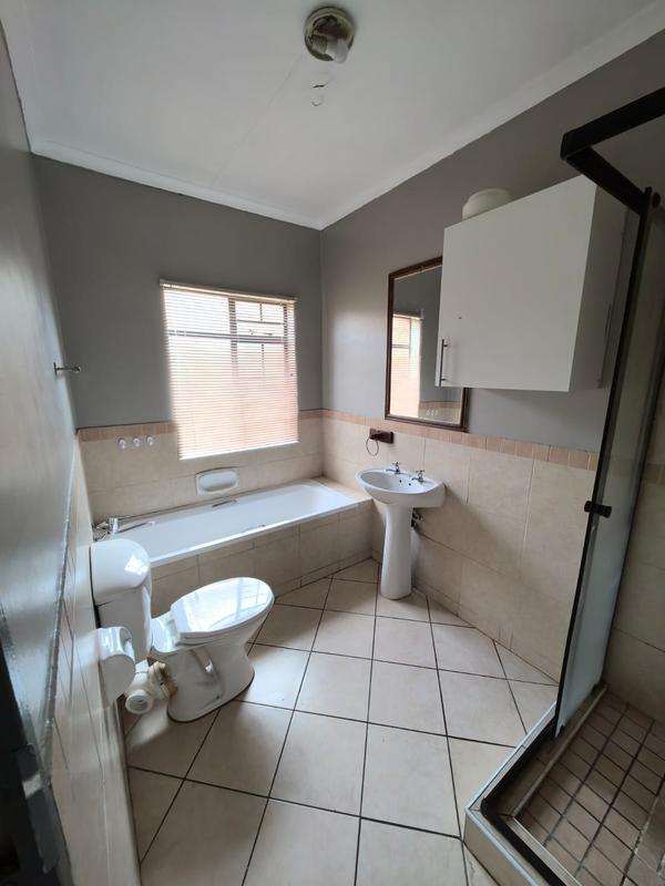 3 Bedroom Property for Sale in Monavoni Gauteng