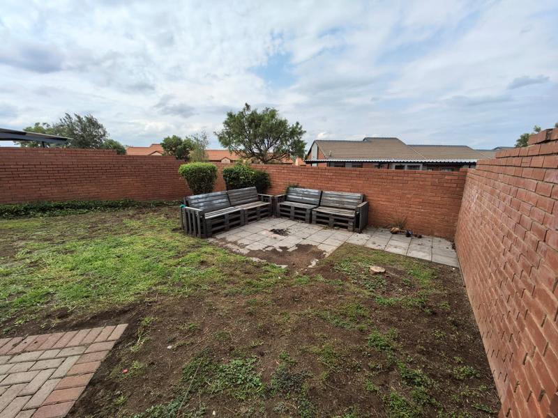 3 Bedroom Property for Sale in Monavoni Gauteng
