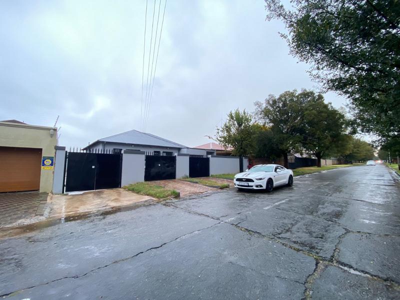 To Let 2 Bedroom Property for Rent in Malvern East Gauteng