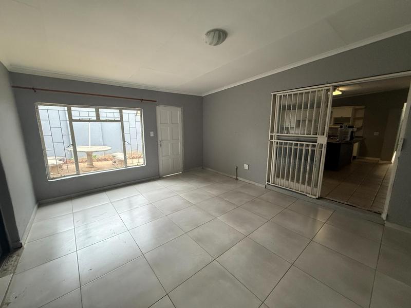 To Let 4 Bedroom Property for Rent in Rooihuiskraal Gauteng