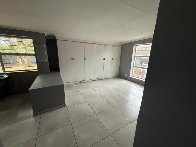 To Let 4 Bedroom Property for Rent in Rooihuiskraal Gauteng