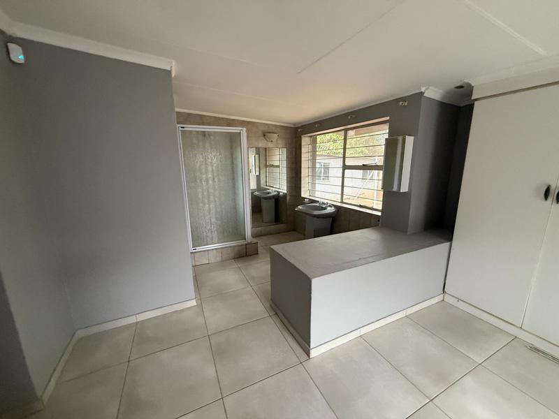 To Let 4 Bedroom Property for Rent in Rooihuiskraal Gauteng