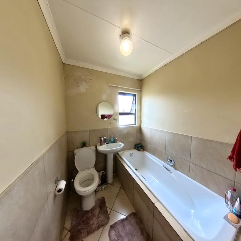 2 Bedroom Property for Sale in Noordwyk Gauteng