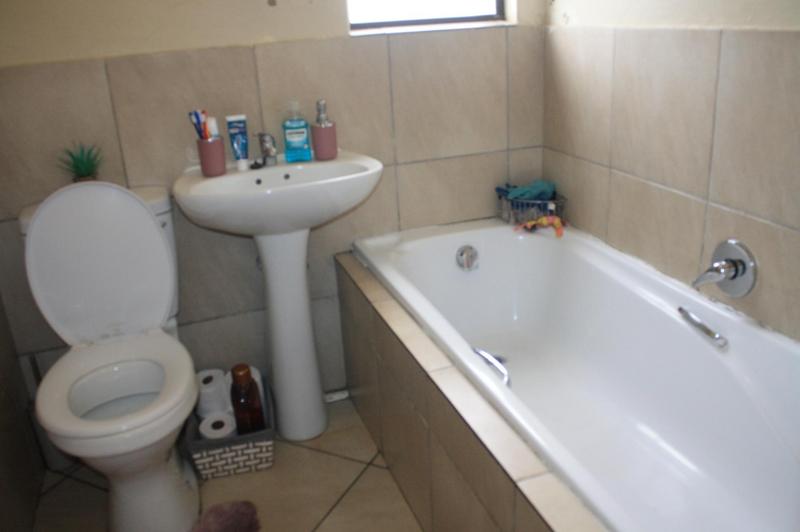 2 Bedroom Property for Sale in Noordwyk Gauteng