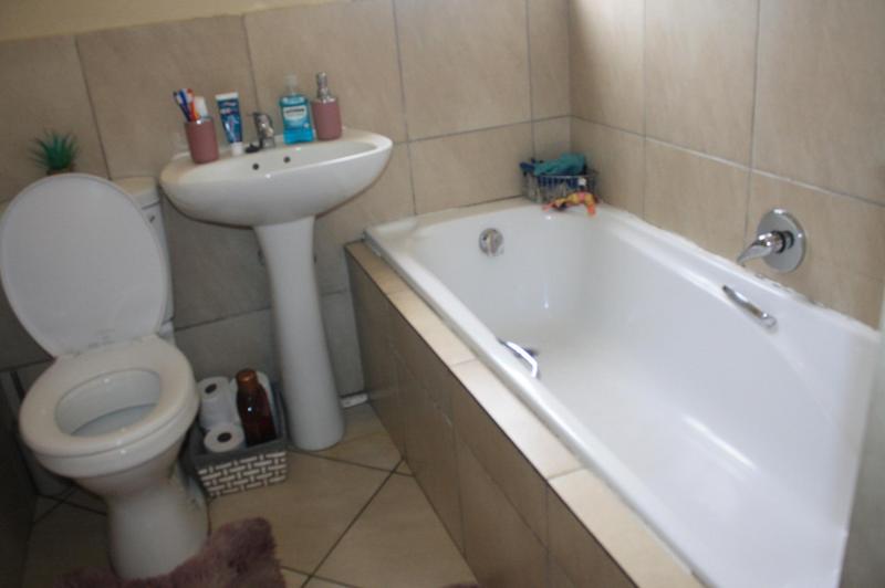 2 Bedroom Property for Sale in Noordwyk Gauteng