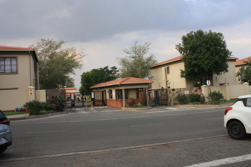 2 Bedroom Property for Sale in Noordwyk Gauteng