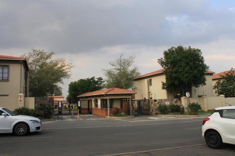 2 Bedroom Property for Sale in Noordwyk Gauteng