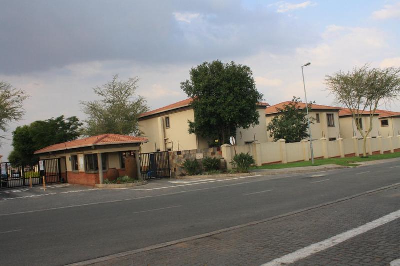 2 Bedroom Property for Sale in Noordwyk Gauteng