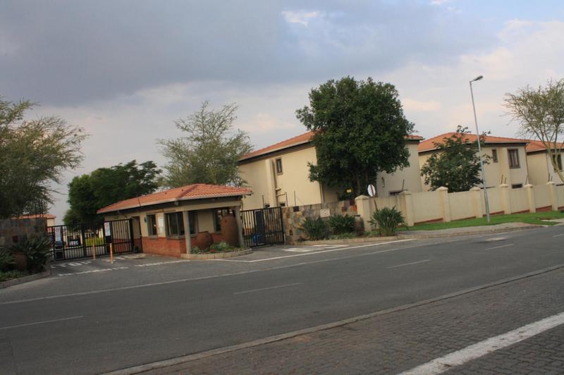 2 Bedroom Property for Sale in Noordwyk Gauteng