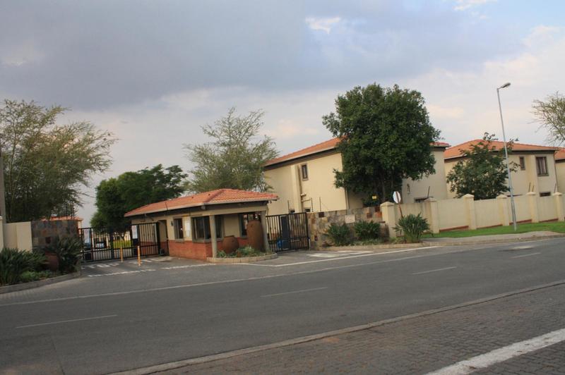 2 Bedroom Property for Sale in Noordwyk Gauteng