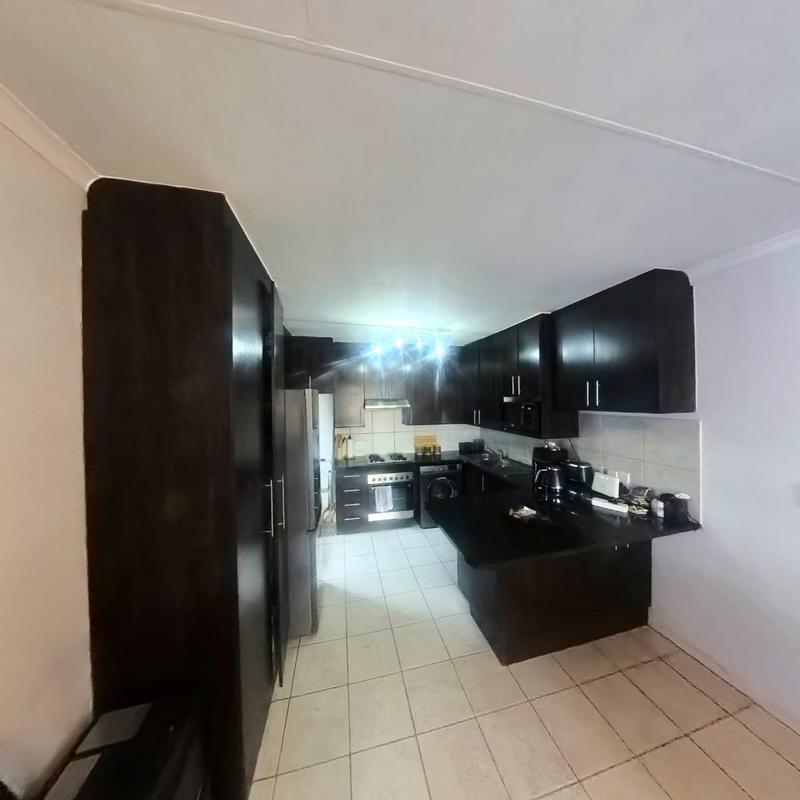 2 Bedroom Property for Sale in Noordwyk Gauteng