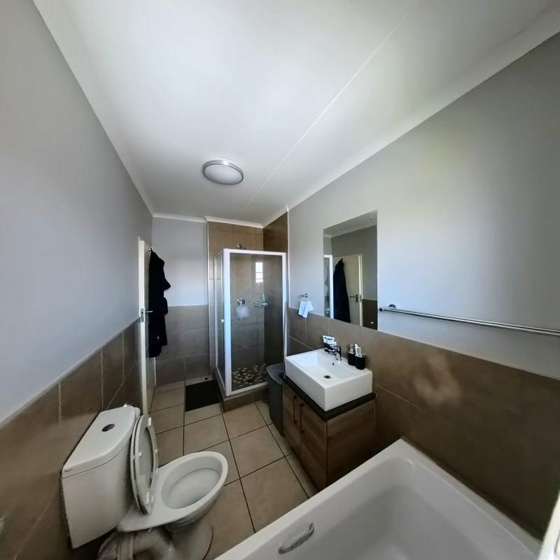 2 Bedroom Property for Sale in Noordwyk Gauteng