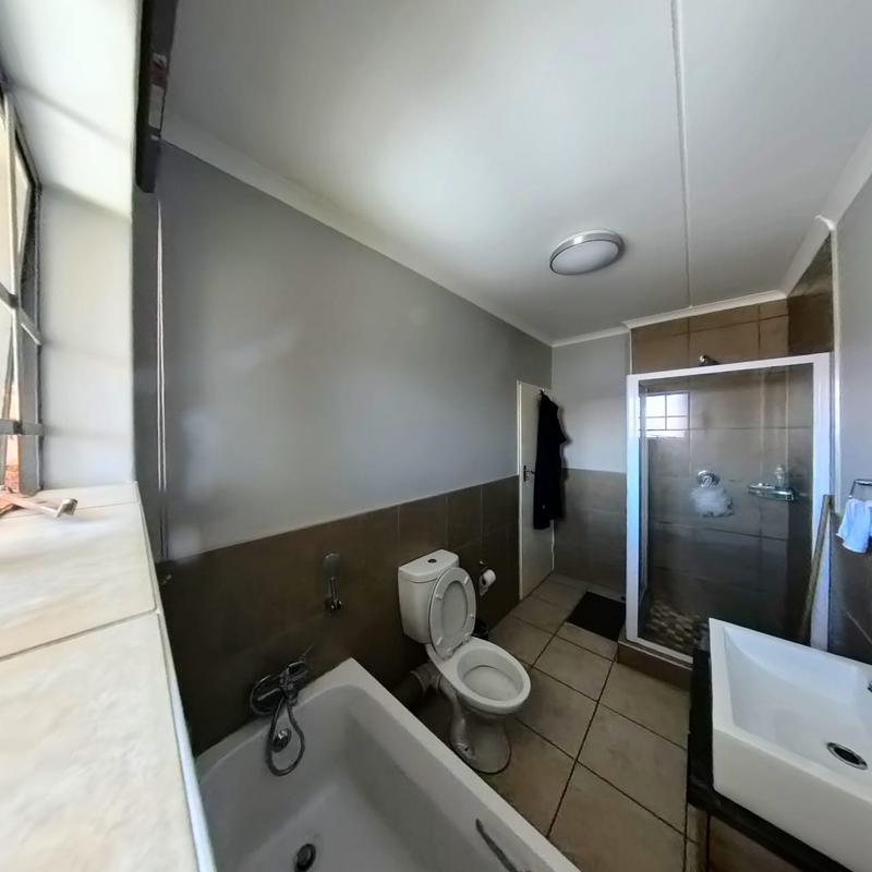 2 Bedroom Property for Sale in Noordwyk Gauteng