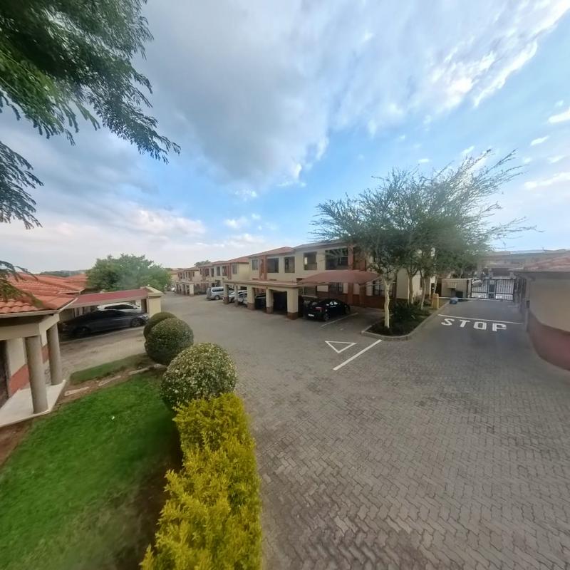 2 Bedroom Property for Sale in Noordwyk Gauteng