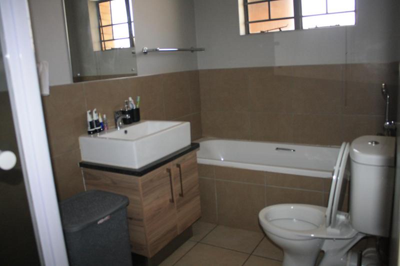 2 Bedroom Property for Sale in Noordwyk Gauteng