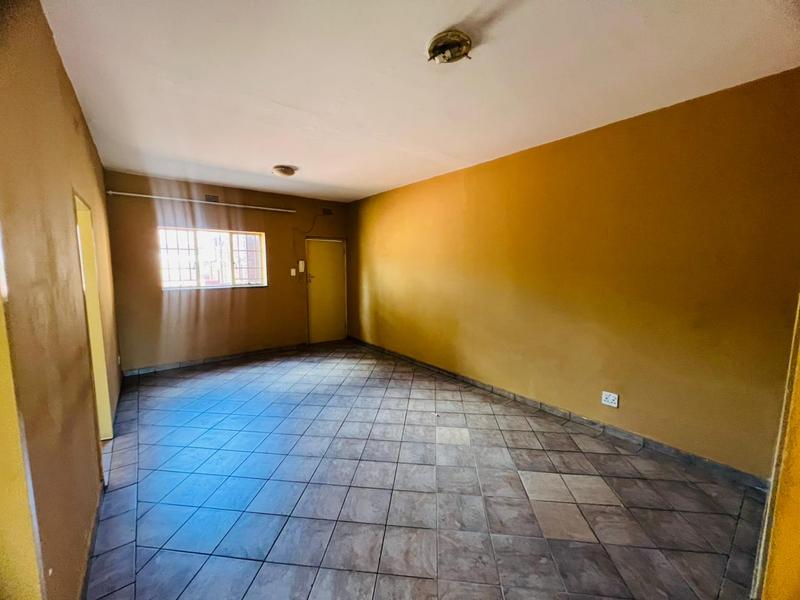 To Let 2 Bedroom Property for Rent in Forest Hill Gauteng