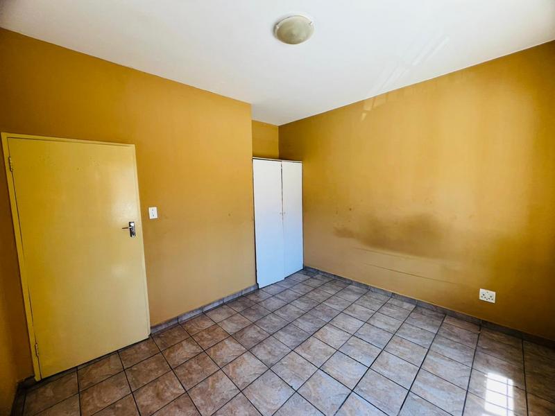 To Let 2 Bedroom Property for Rent in Forest Hill Gauteng