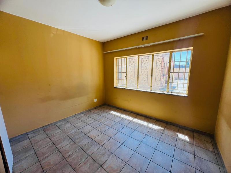 To Let 2 Bedroom Property for Rent in Forest Hill Gauteng