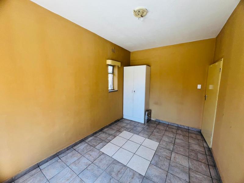 To Let 2 Bedroom Property for Rent in Forest Hill Gauteng