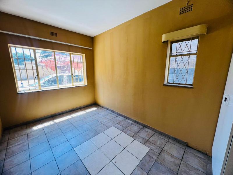 To Let 2 Bedroom Property for Rent in Forest Hill Gauteng