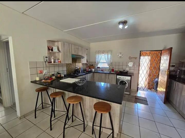 2 Bedroom Property for Sale in Germiston West Gauteng