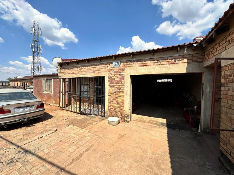 6 Bedroom Property for Sale in Rondebult Gauteng