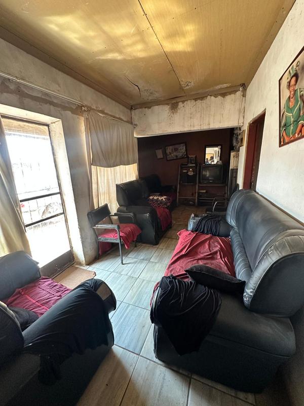 6 Bedroom Property for Sale in Rondebult Gauteng