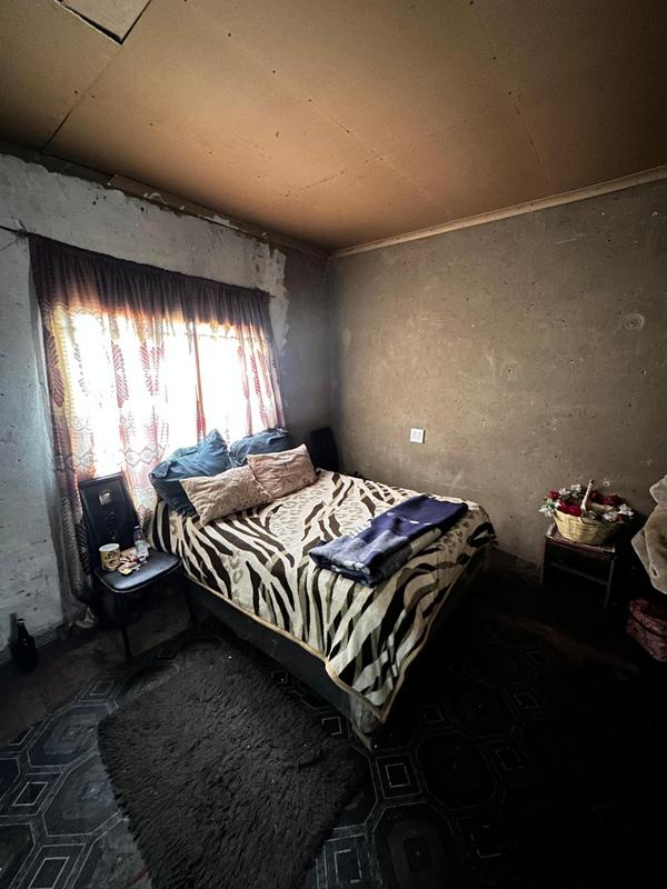 6 Bedroom Property for Sale in Rondebult Gauteng