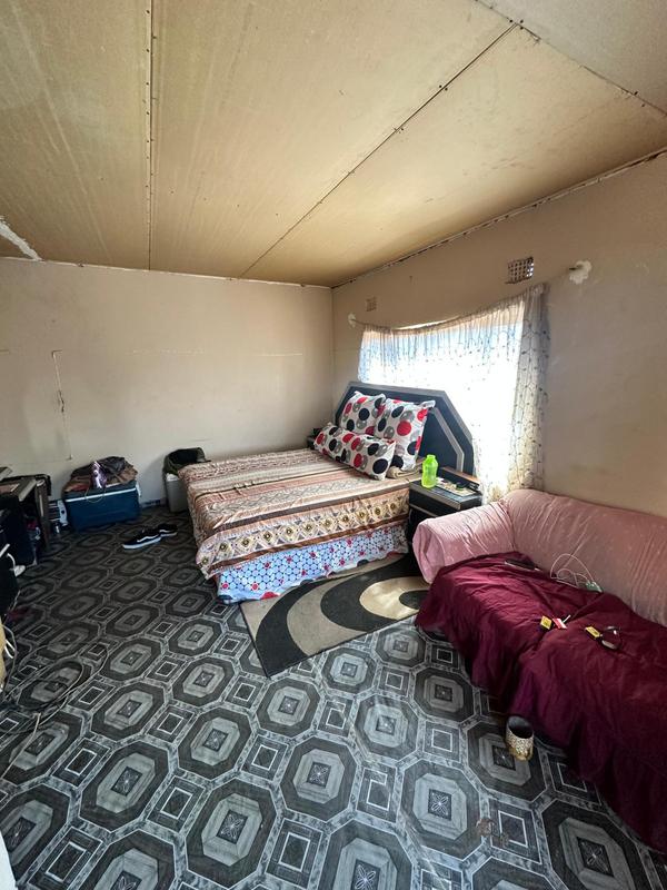 6 Bedroom Property for Sale in Rondebult Gauteng