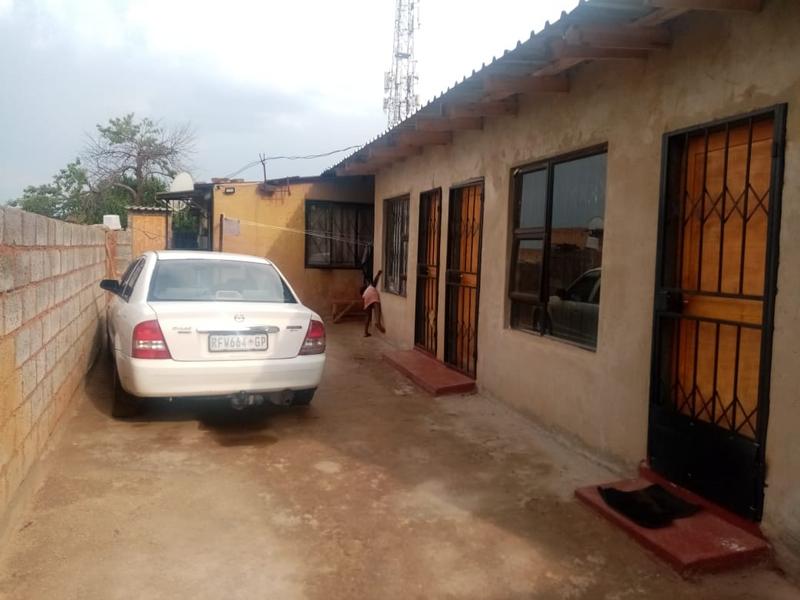 5 Bedroom Property for Sale in Rondebult Gauteng