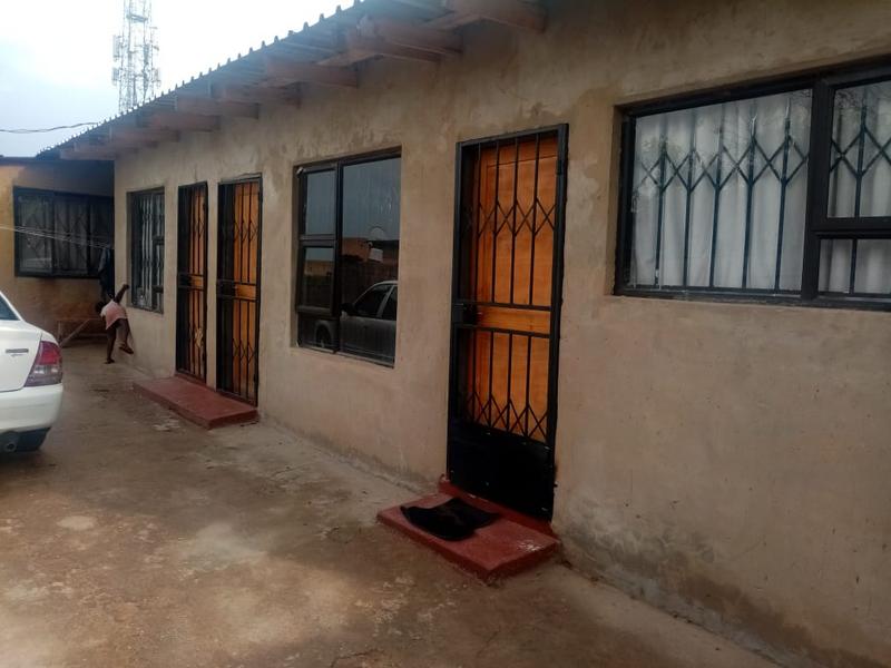 5 Bedroom Property for Sale in Rondebult Gauteng