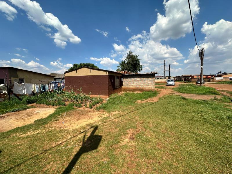4 Bedroom Property for Sale in Rondebult Gauteng