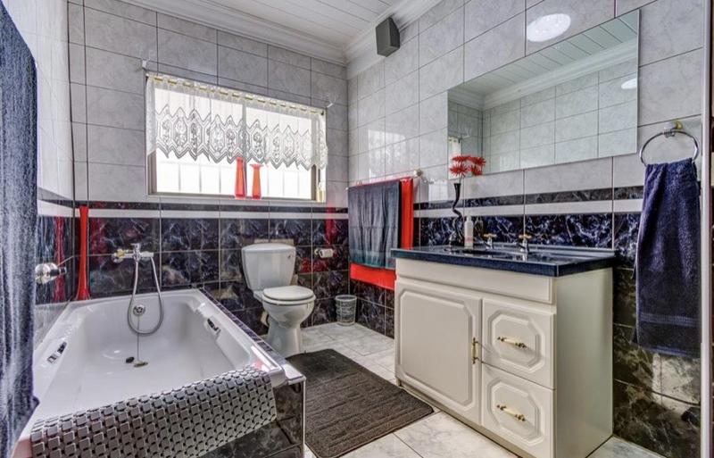 4 Bedroom Property for Sale in Birchleigh Gauteng